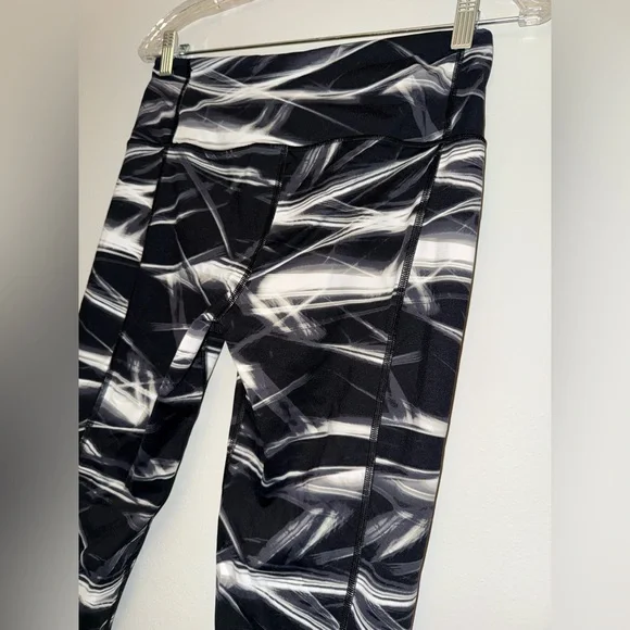 VICTORIA SPORT women’s leggings sz M ✨ - Picture 5 of 8